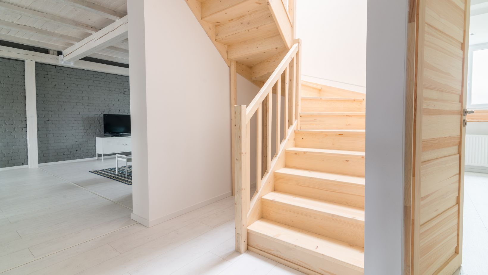 B0321_how_to_paint_stair_risers_without_sanding_0035af2c-c674-4337-8249 ...
