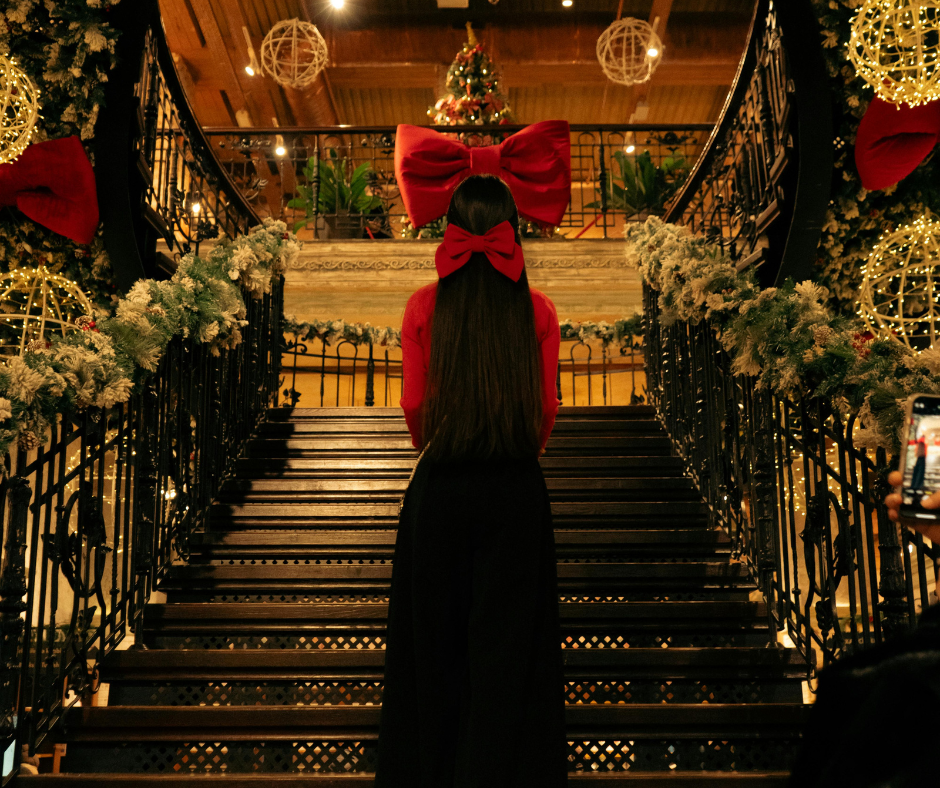 Holiday Garland for Staircases