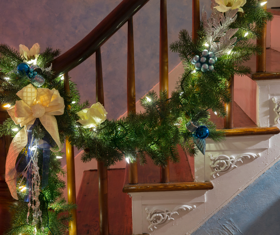 Inspiring Garland on Staircase Ideas